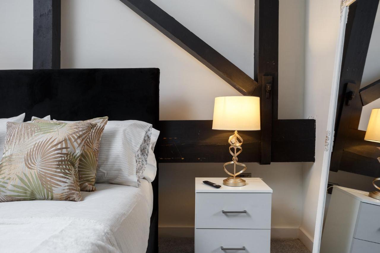 Large Duplex Penthouse Apartment *