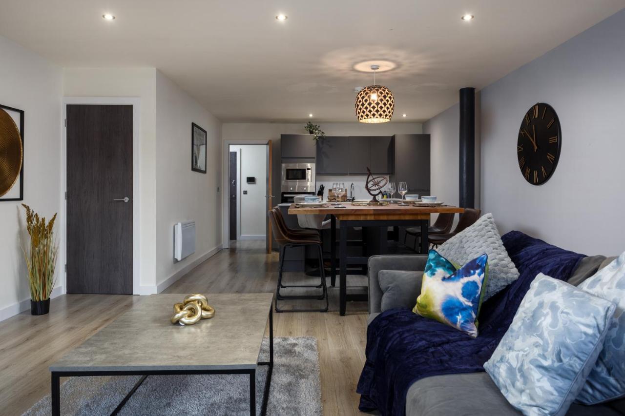 Large Duplex Penthouse Apartment *